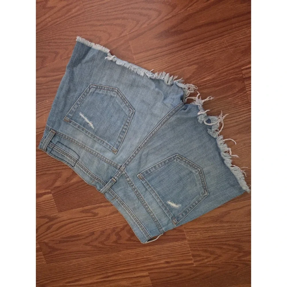 Flying Monkey Womens Embroidered Rose Denim Shorts Light Wash Cut Off Size 28